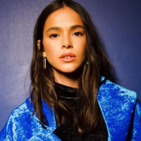 Bruna Marquezine é ovacionada na pré-estreia de "Besouro Azul". Veja primeiras impressões do filme!