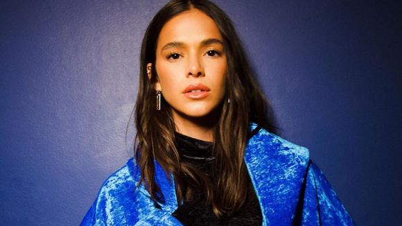 Bruna Marquezine é ovacionada na pré-estreia de "Besouro Azul". Veja primeiras impressões do filme!