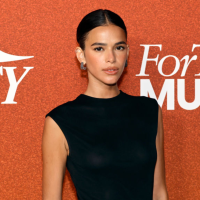 Look transparente de Bruna Marquezine rouba a cena em evento internacional de Hollywood