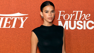 Look transparente de Bruna Marquezine rouba a cena em evento internacional de Hollywood