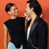 Bruna Marquezine e Xolo Maridueña estavam maravilhosos em evento de Hollywood