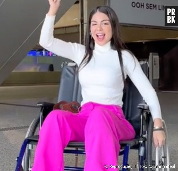 Influenciadora fez vídeo com dicas de poses para cadeirantes
