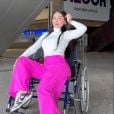 Influenciadora viraliza com ideias de poses para cadeirantes