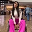 Influenciadora que não é cadeirante divide web com vídeo de poses para quem usa cadeira de rodas