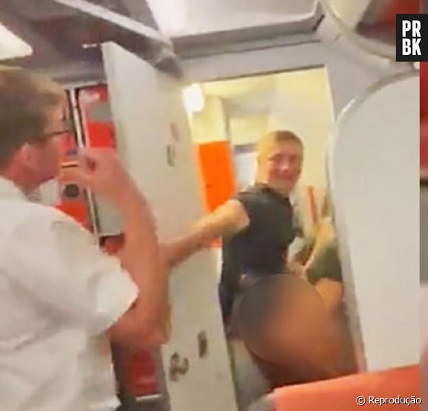Sexo nas alturas! Comissário surpreende casal transando no banheiro de avião e tripulação fica em choque