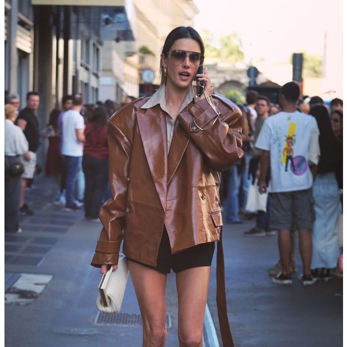 Alessandra Ambrósio esbanjou estilo na Semana de Moda de Milão 2023