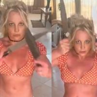 Britney Spears faz dança com facas só de calcinha e sutiã e volta a preocupar os fãs