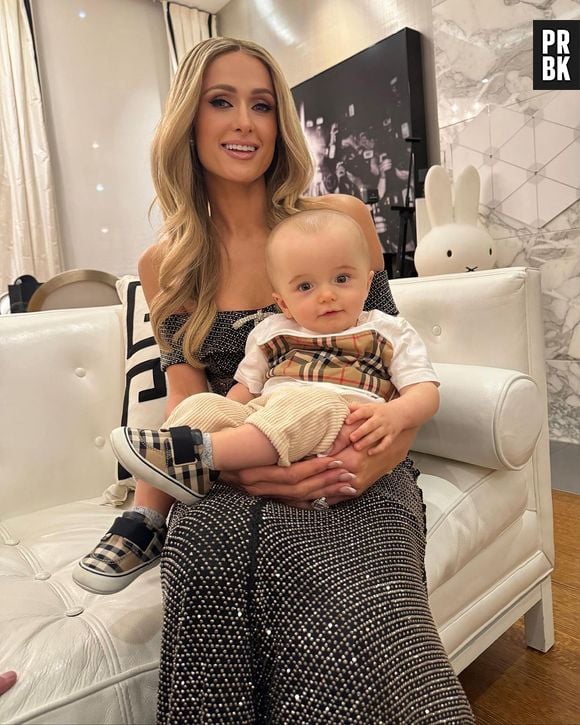 Após ataques da web, Paris Hilton diz que seu filho está com saúde perfeita