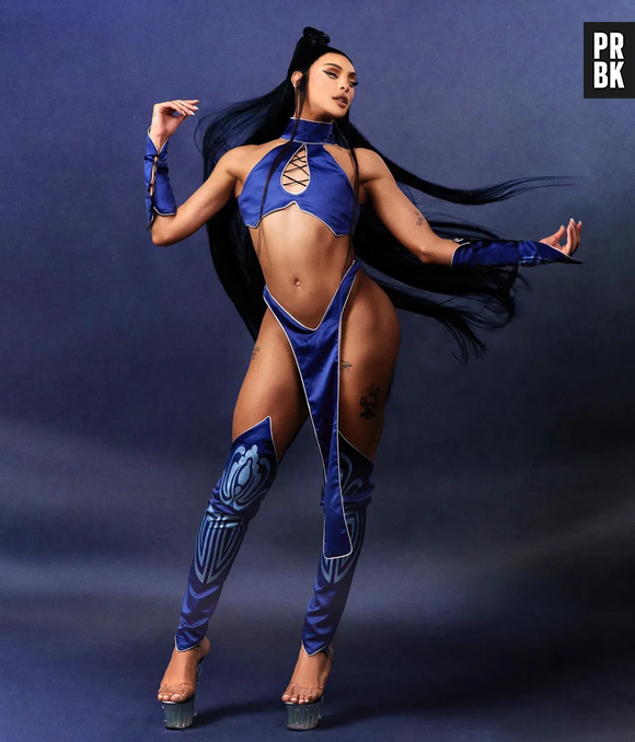 Pabllo Vittar se fantasiou de Kitana no carnaval 2023