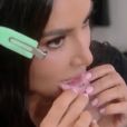 Kim Kardashian mostrou sua tatuagem secreta no programa "The Kardashians"