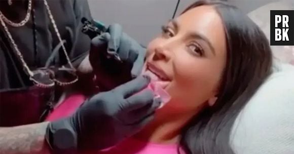 Kim Kardashian fez tatuagem secreta com alguns amigos em 2021