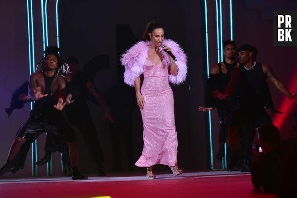 Ivete toda de rosa e plumas no TikTok Awards 2023