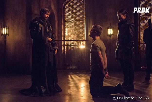 Em Arrow Na 3ª Temporada Felicity Esquece Oliver Stephen Amell E Passa A Noite Com Ray Palmer Purebreak