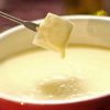 No inverno, nada melhor do que uma fondue de queijo. Pera, no verão também tá valendo! 