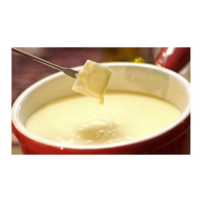  No inverno, nada melhor do que uma fondue de queijo. Pera, no ver&amp;atilde;o tamb&amp;eacute;m t&amp;aacute; valendo!&amp;nbsp; 