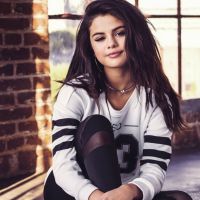 Selena Gomez comenta sobre neuras da fama: "Tenho um problema de querer agradar a todos"