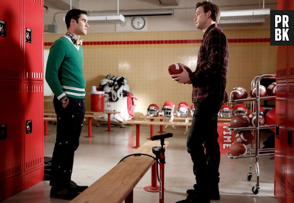 Blaine (Darren Criss) e Sam (Chord Overstreet) vão ter uma conversa de melhores amigos em "Glee"