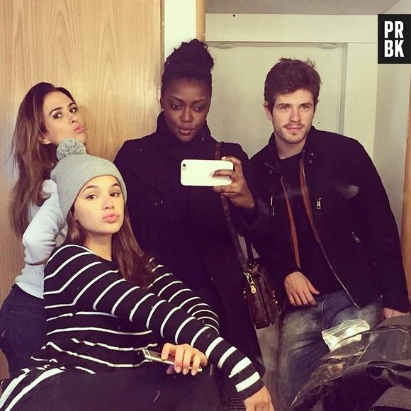 Bruna Marquezine, Tatá Werneck e Maurício Destri posam com miss Angola 2008, Lesliana Pereira, que fará participação em "I Love Paraisópolis"