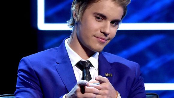 Justin Bieber ganha alfinetada sobre Selena Gomez e é bombardeado com piadas em programa de TV!