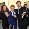 Justin Bieber posa ao lado dos comediantes da série "Workaholics" antes de ser "bombardeado" no palco do programa Comedy Central Roast