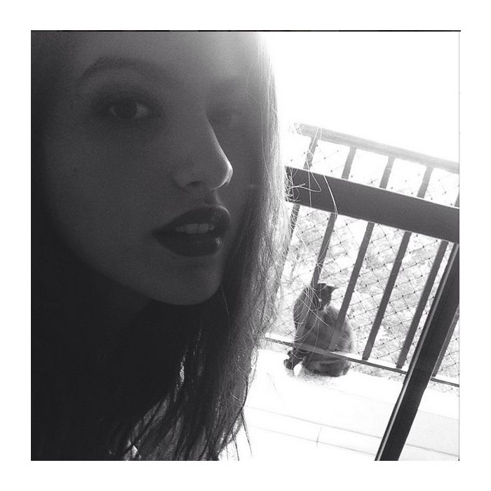  Giovanna Grigio, atriz de &quot;Chiquititas&quot;, faz car&amp;atilde;o em selfie para o Instagram 