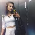  Giovanna Grigio, de "Chiquititas", faz selfie dentro do elevador 