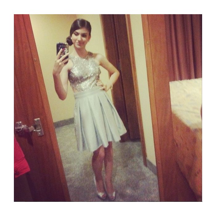  Antes das festas, Giovanna Grigio, de &quot;Chiquititas&quot;, gosta de mostrar os modelitos no Instagram 