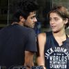 Cobra (Felipe Simas) vai dizer para Karina (Isabella Santoni) que ainda gosta de Jade (Anaju Dorigon) em "Malhação", da Globo