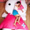 Hello Kitty, a gatinha mais fofa das animações! Existem milhares de objetos dela, só faltava mesmo era um colchão desses! 