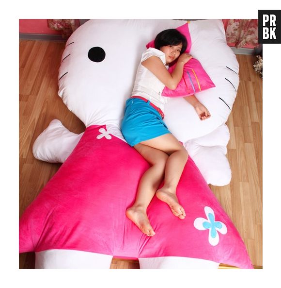 Hello Kitty, a gatinha mais fofa das animações! Existem milhares de objetos dela, só faltava mesmo era um colchão desses! 