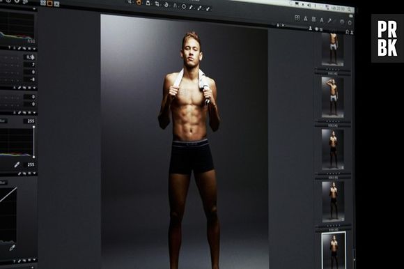 Neymar mostrou o tanquinho em uma ensaio fotográfico para uma grife de roupas íntimas