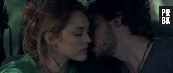 Em "Sete Vidas", da Globo, Pedro (Jayme Matarazzo) não quer deixar Júlia (Isabelle Drummond) sair de sua vida novamente