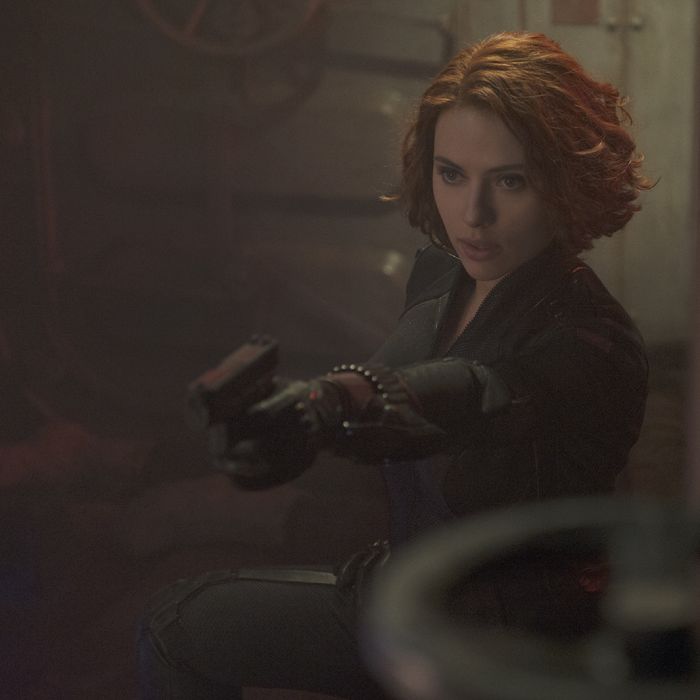  Scarlett Johansson poder&amp;aacute; ser vista em breve na pele da Vi&amp;uacute;va Negra em &quot;Os Vingadores 2: A Era de Ultron&quot; 