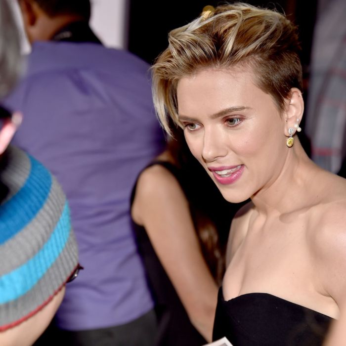 Scarlett Johansson arrasa na première de &quot;Os Vingadores 2: A Era de Ultron&quot;, na última segunda-feira (13)