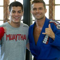 Arthur Aguiar e Cláudio Heinrich gravam juntos "Malhação" em comemoração aos 20 anos da novelinha