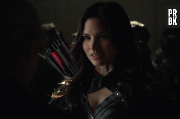 Nyssa (Katrina Law) é a filha de Ra's Al Ghul (Matt Noble) em "Arrow"