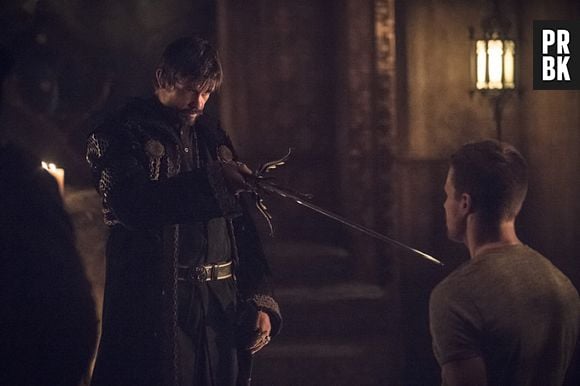 Em "Arrow", Ra's Al Ghul (Matt Noble) fez Oliver (Stephen Amell) virar o novo mestre da Liga dos Assassinos