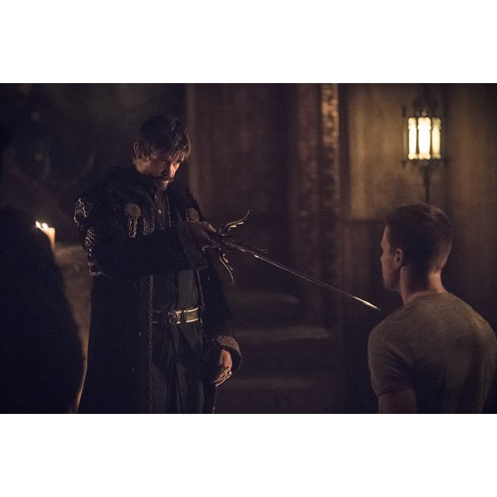 Em &quot;Arrow&quot;, Ra&#039;s Al Ghul (Matt Noble) fez Oliver (Stephen Amell) virar o novo mestre da Liga dos Assassinos