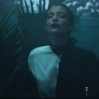 Lorde vira líder adolescente poderosa no clipe de "Team"