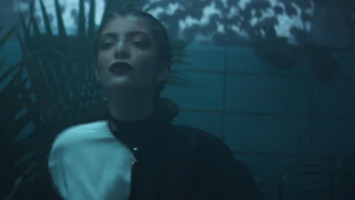 Lorde vira líder adolescente poderosa no clipe de "Team"