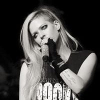 Avril Lavigne responde perguntas de fãs e abre o jogo sobre carreira e intimidade