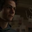 Em "Teen Wolf", Stiles (Dylan O'Brien) colocou o nome de Theo (Cody Christian) em seu quadro de suspeitos e explicou as dúvidas que tem para seu pai