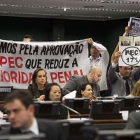 Redução da maioridade penal é aprovada no Brasil após deputados mudarem de ideia