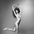   Tania Pozzebon mostra os peitos em ensaio fotogr&aacute;fico sensual  