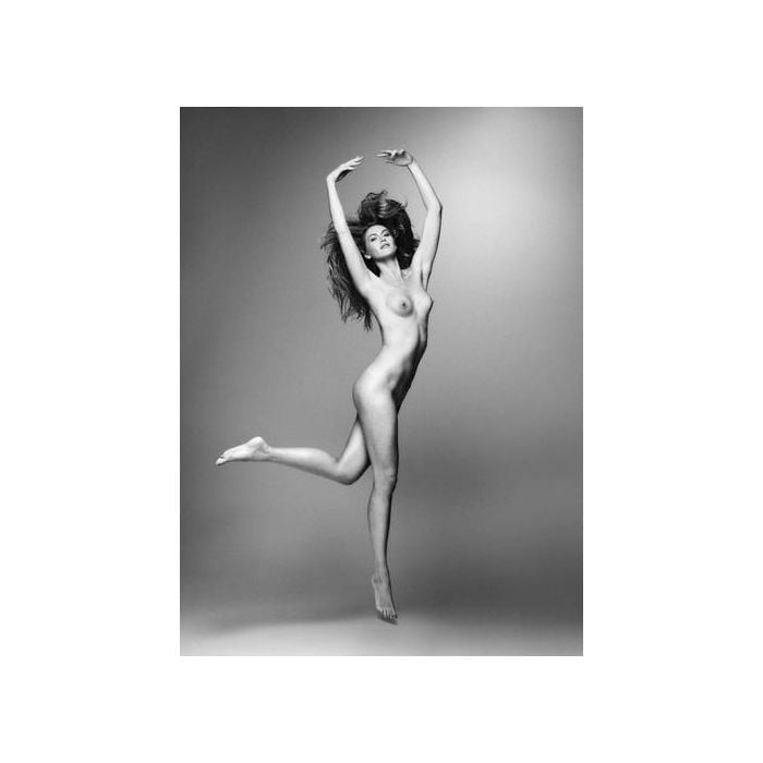   Tania Pozzebon mostra os peitos em ensaio fotogr&amp;aacute;fico sensual  