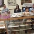  Pol&iacute;cia investiga v&iacute;deo de Ariana Grande lambendo donuts do balc&atilde;o em loja de doces nos EUA 