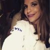 Ivete Sangalo adora postar fotos de roupão nos bastidores das apresentações