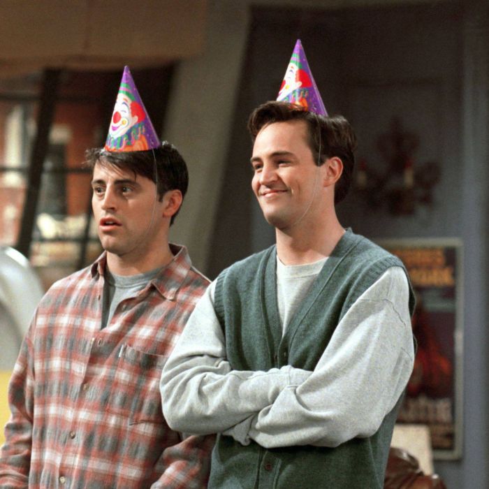 Por último, mas não menos importante, como não lembrar da maior amizade da televisão de todos os tempos? Joey (Matt LeBlanc) e Chandler (Matthew Perry), de &quot;Friends&quot;, merecem todo amor do mundo!