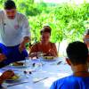 O "MasterChef Brasil" recebe o finalista da primeira temporada e mais sete turista vindos de várias partes do mundo