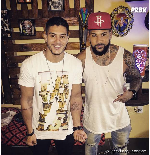 Arthur Aguiar De Malhacao Sonhos Faz Tattoo Em Homenageam A Novela E Fas Piram Omg Purebreak